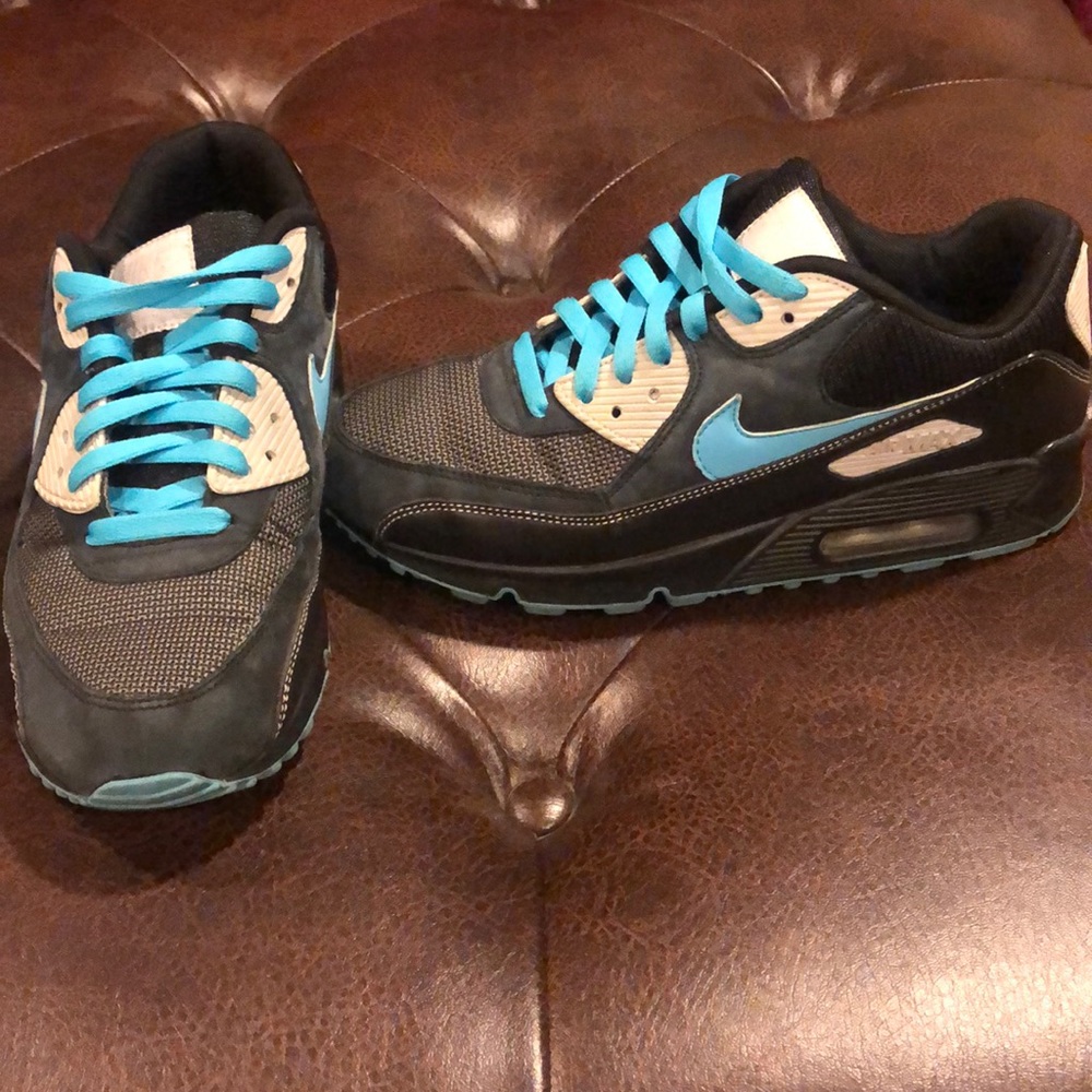 Nike Air Max women’s tennis shoes